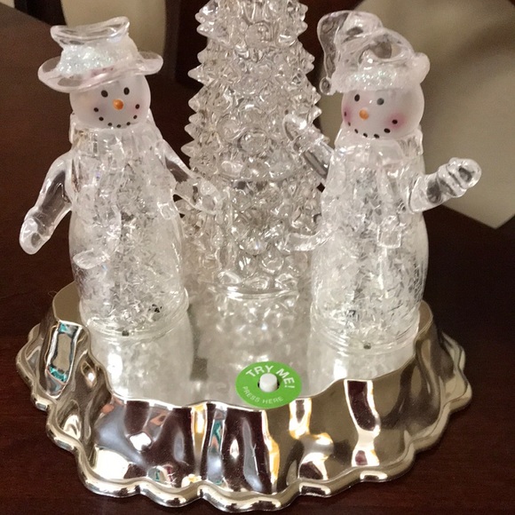 Happy Holidays Light-Up Scene - Picture 4 of 11